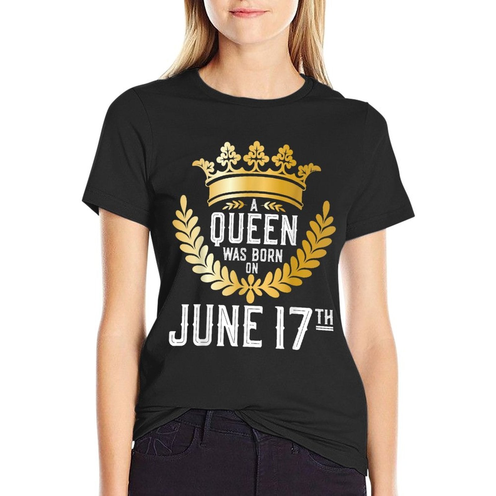 A Queen Was Born on June 17, Cute Girly June 17th Birthday  Lightweight T-Shirt
