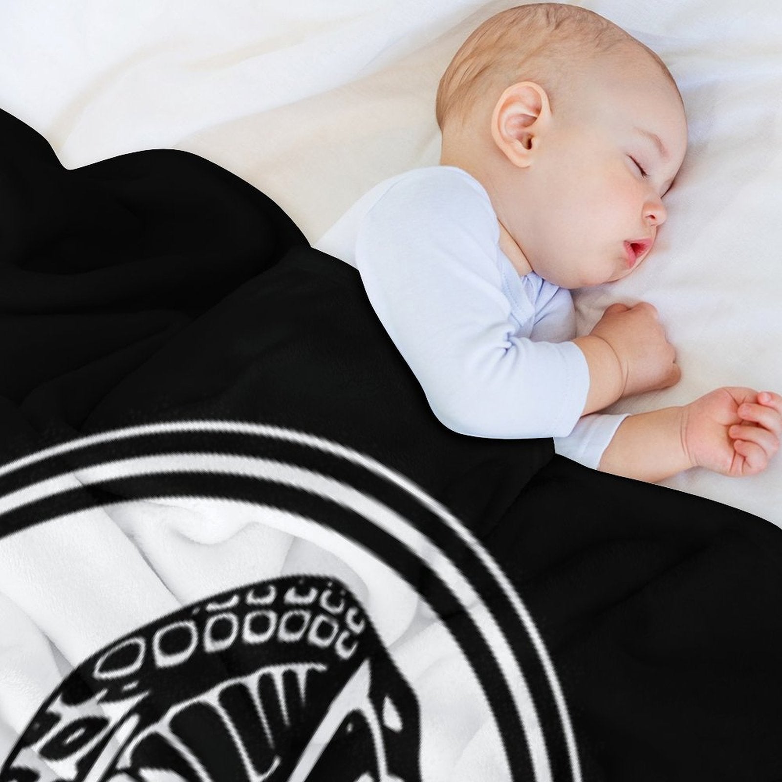 Cobra Machine-washable Throw Blanket