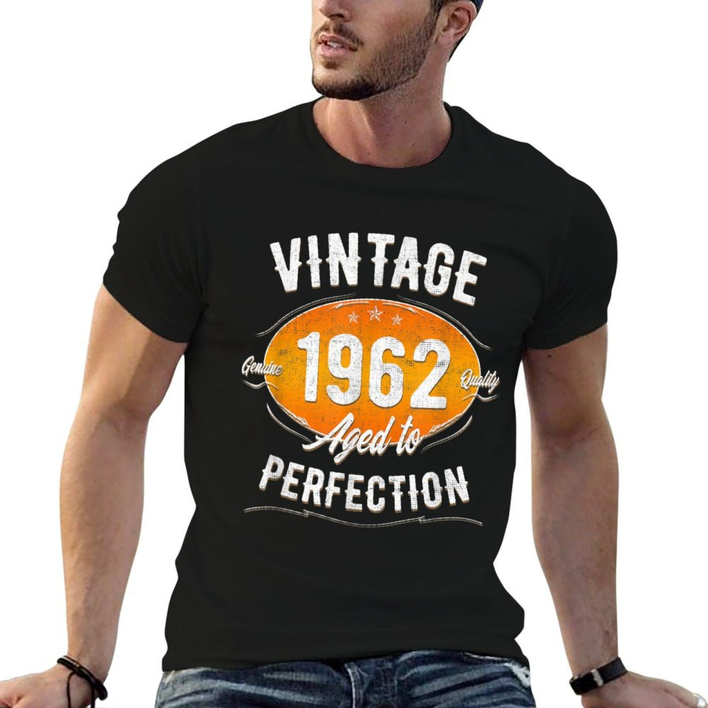 Vintage 1962 - 60 Years Old Funny 60th Birthday  Lightweight T-Shirt