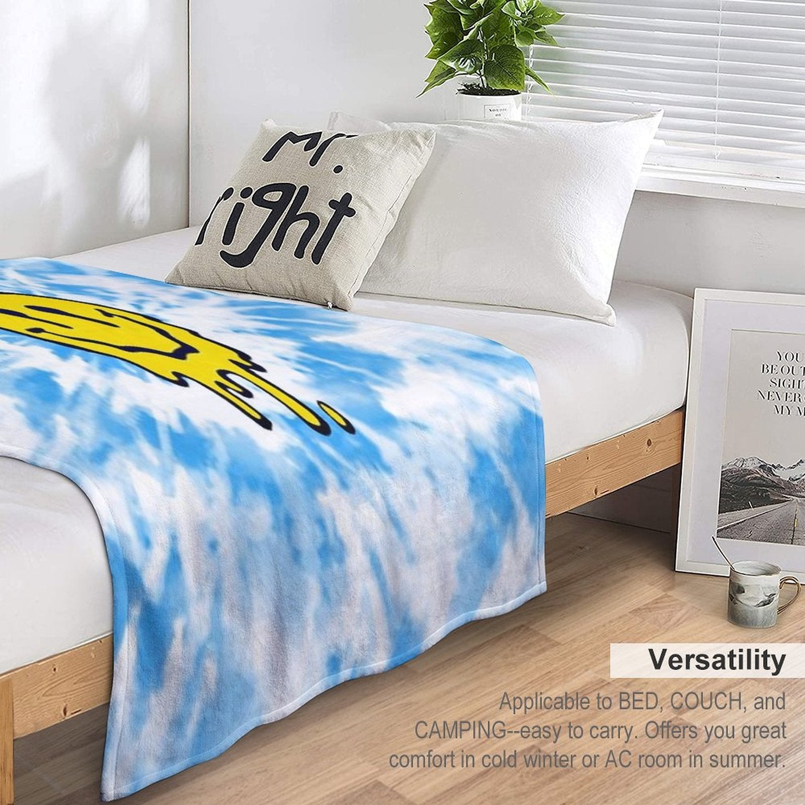 Moody Light Blue Tie Dye Smiley Face ) Comfort Throw Blanket