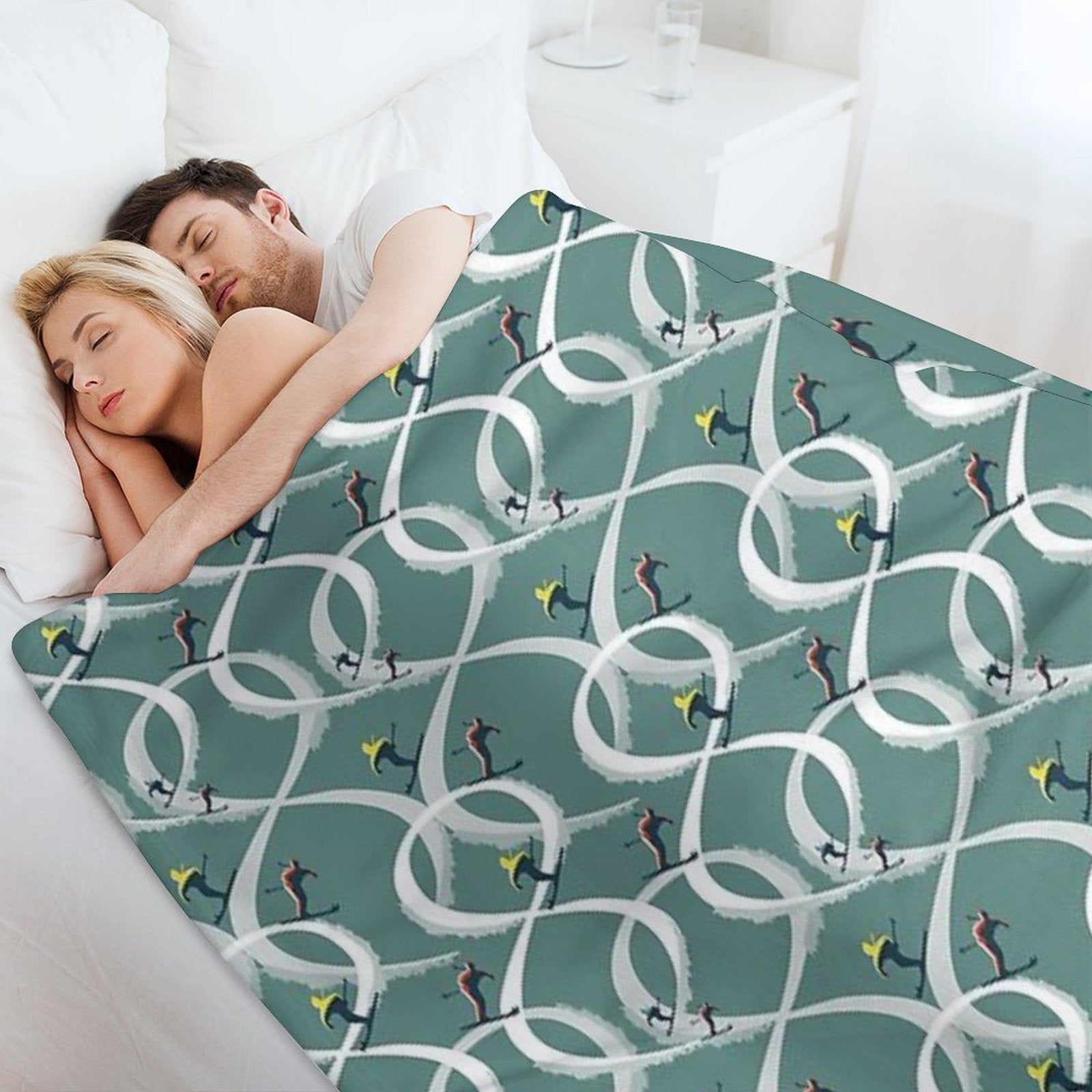 Mid Century Figure 8 Skiers in Retro Style on Teal Shrink-resistant Throw Blanket