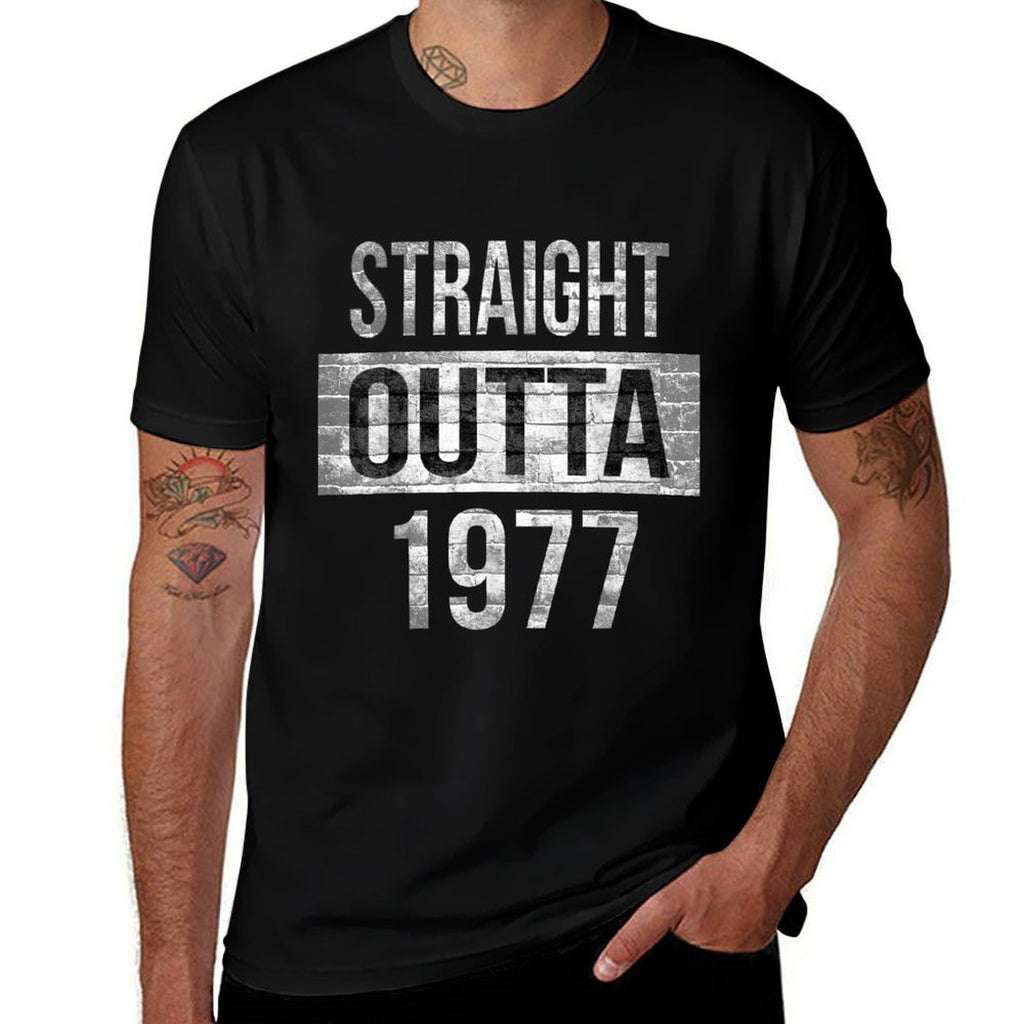 Straight Outta 1977 - Funny 40th Birthday Gift  Vintage-inspired T-Shirt