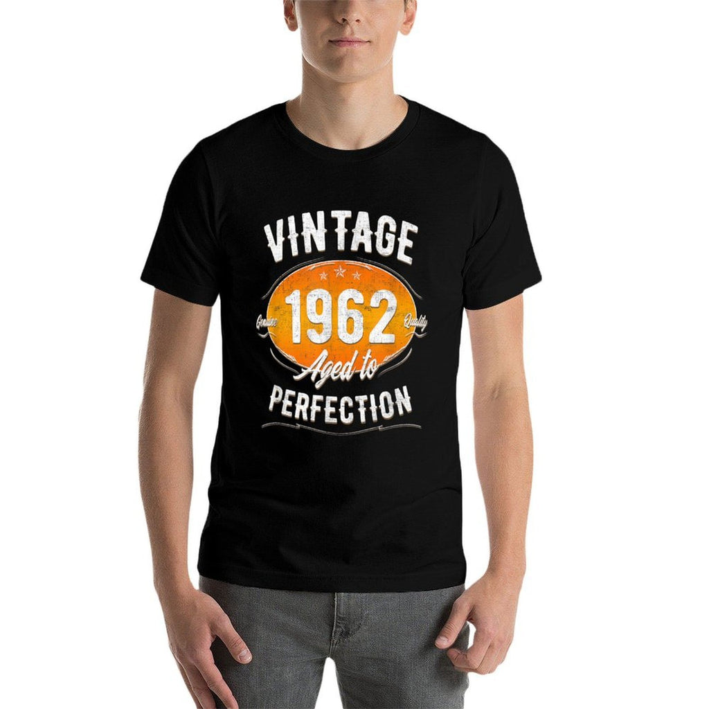 Vintage 1962 - 60 Years Old Funny 60th Birthday  Lightweight T-Shirt